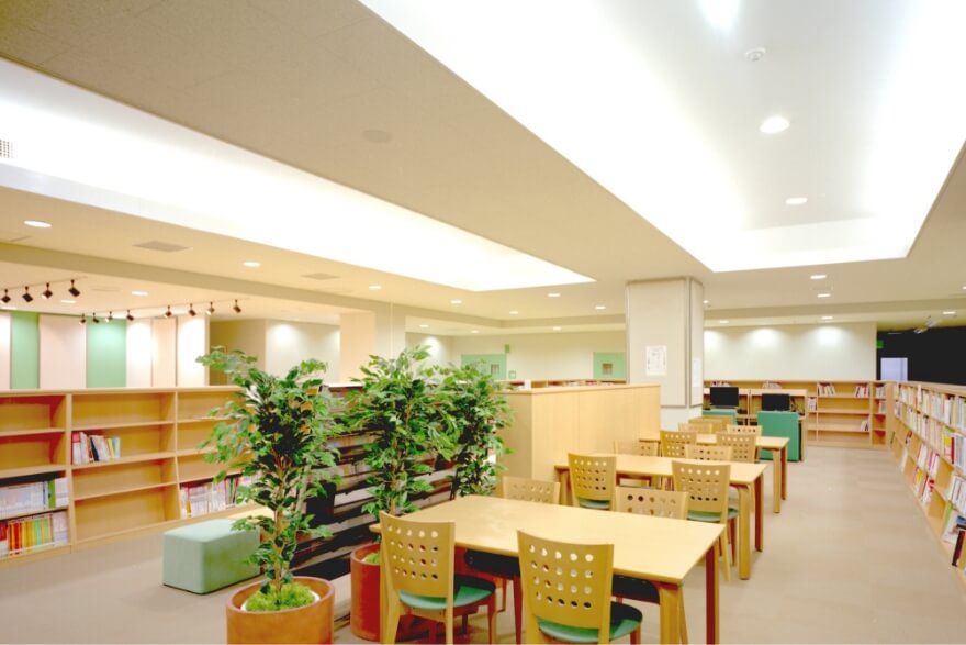情報ライブラリー(図書室)
