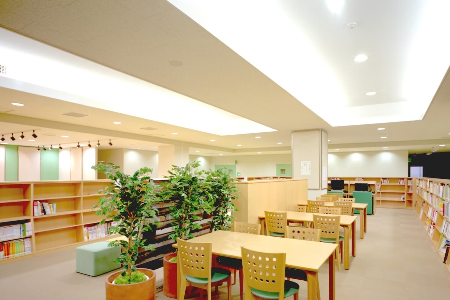 情報ライブラリー(図書室)